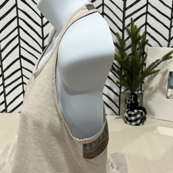 Sherpa Adventure Gear Cream Tank Top, Size Small - Picture 10 of 16